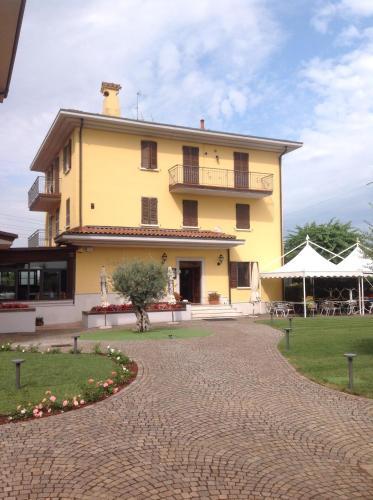 Hotel Panineria Colombera Rossa Brescia Buitenkant foto
