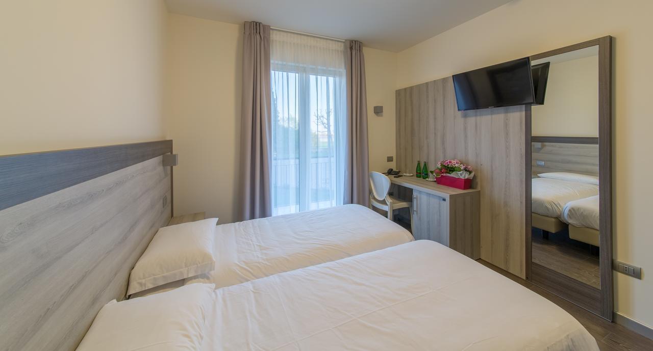Hotel Panineria Colombera Rossa Brescia Buitenkant foto