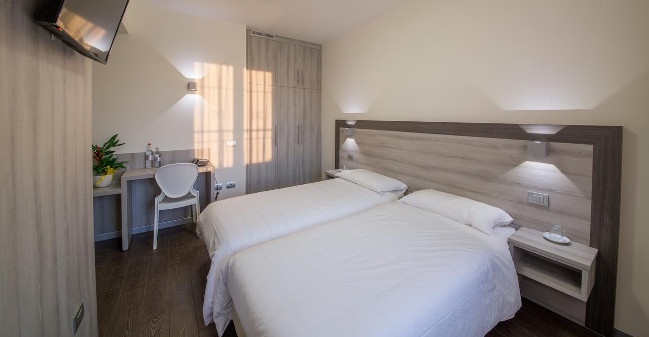 Hotel Panineria Colombera Rossa Brescia Buitenkant foto