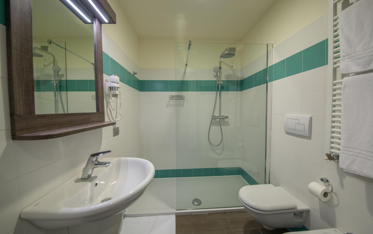 Hotel Panineria Colombera Rossa Brescia Buitenkant foto
