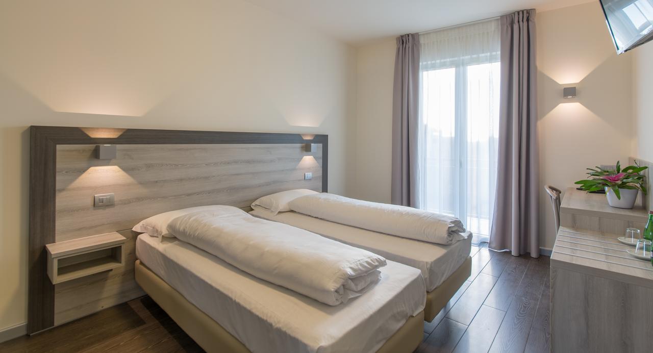 Hotel Panineria Colombera Rossa Brescia Buitenkant foto